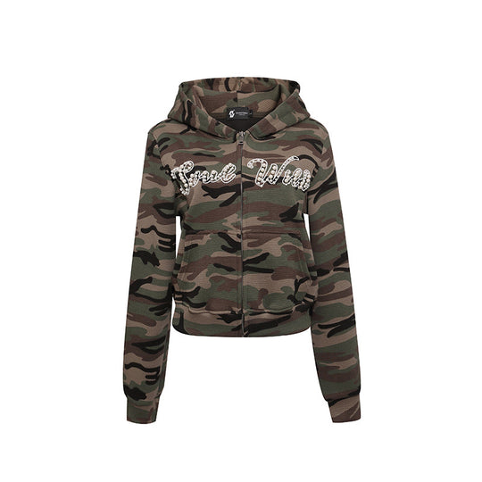 Damen Cropped Kapuzenjacke im Camouflage-Strukturstrick mit Perlen‑Schriftzug Shop Nory