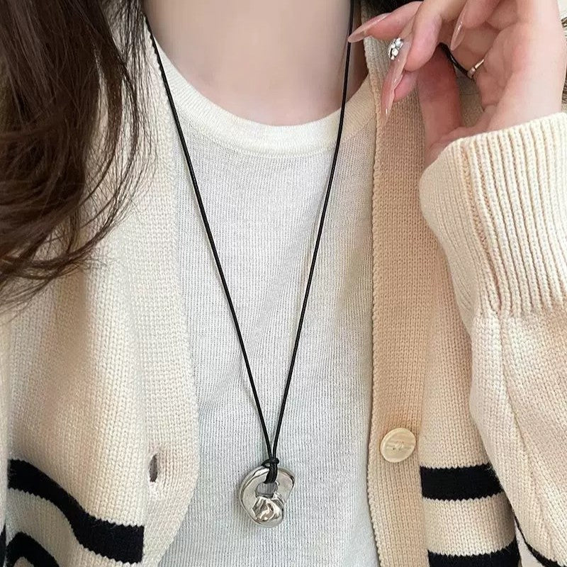 Damen Halskette mit modernem, glänzendem Anhänger Shop Nory