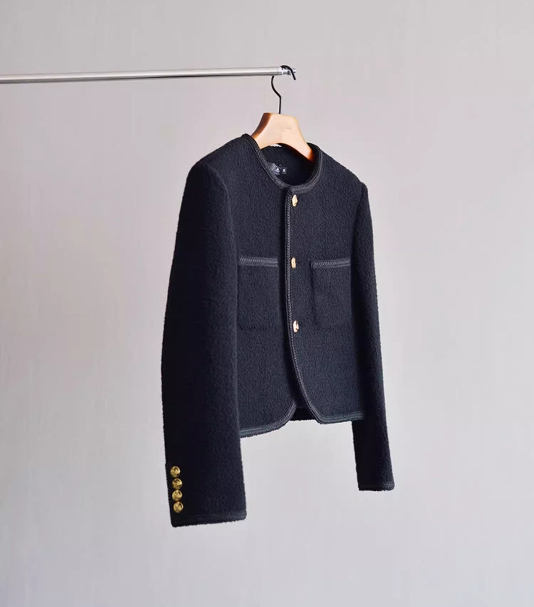 Damen Modische Boucléjacke mit goldenen Knöpfen Shop Nory
