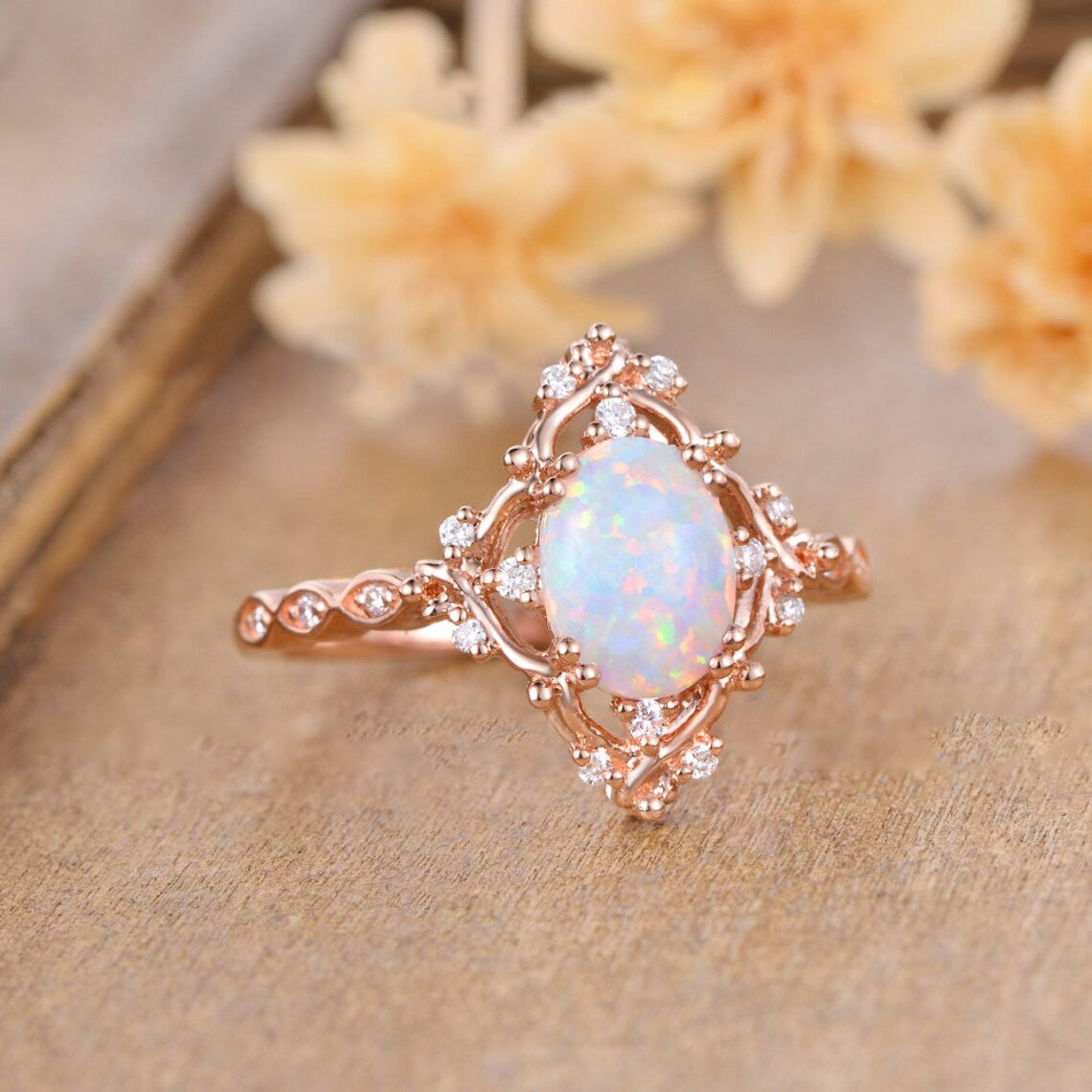 Damen Ring mit opalisierendem Opal und funkelnden Zirkonia-Details Shop Nory