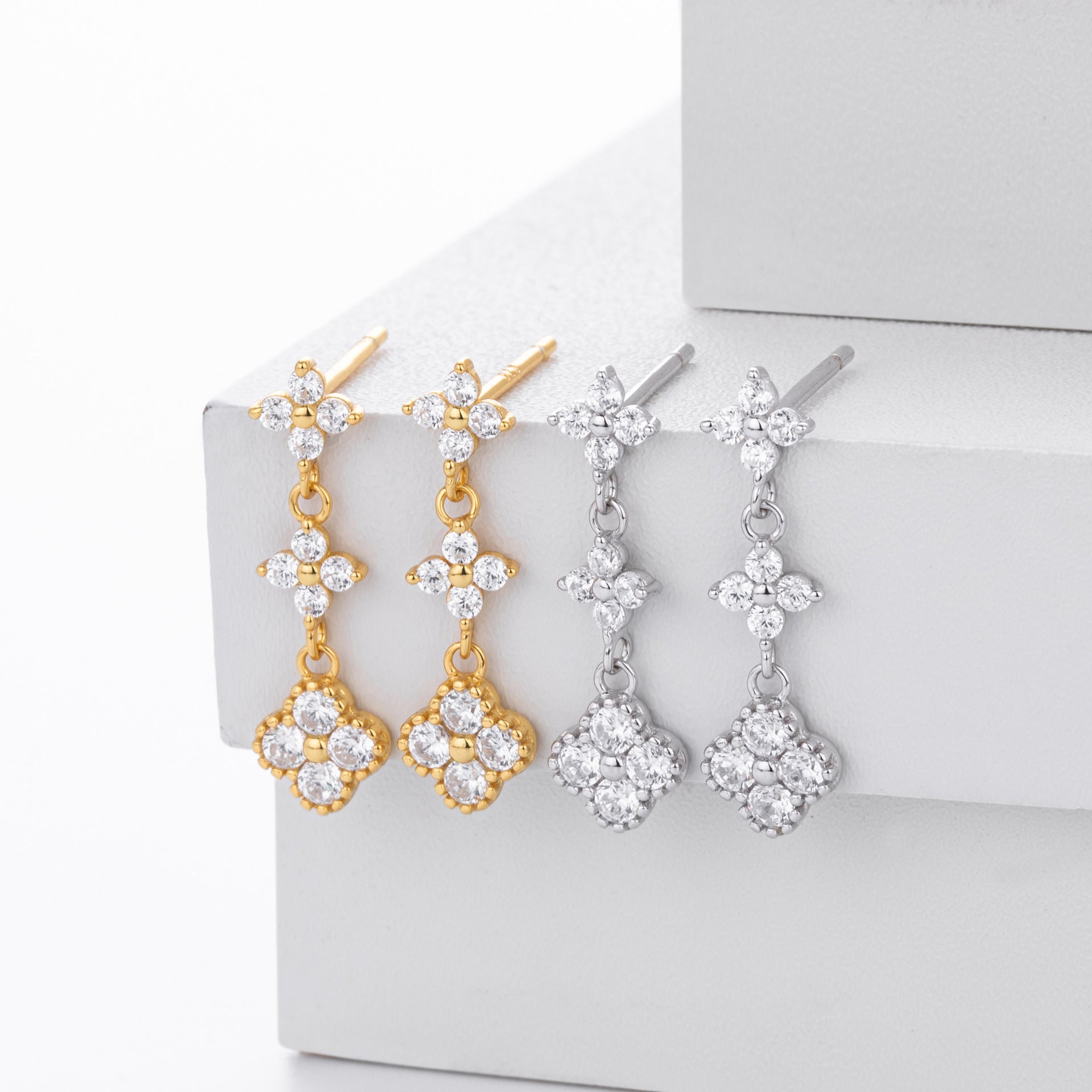 Damen Ohrhänger mit funkelnden Zirkonblüten aus hochwertigem 925 Sterlingsilber Shop Nory
