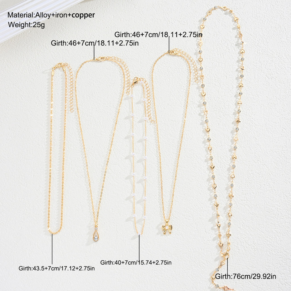 Damen Halskette mit mehrlagigem Design und funkelnden Anhängern Shop Nory