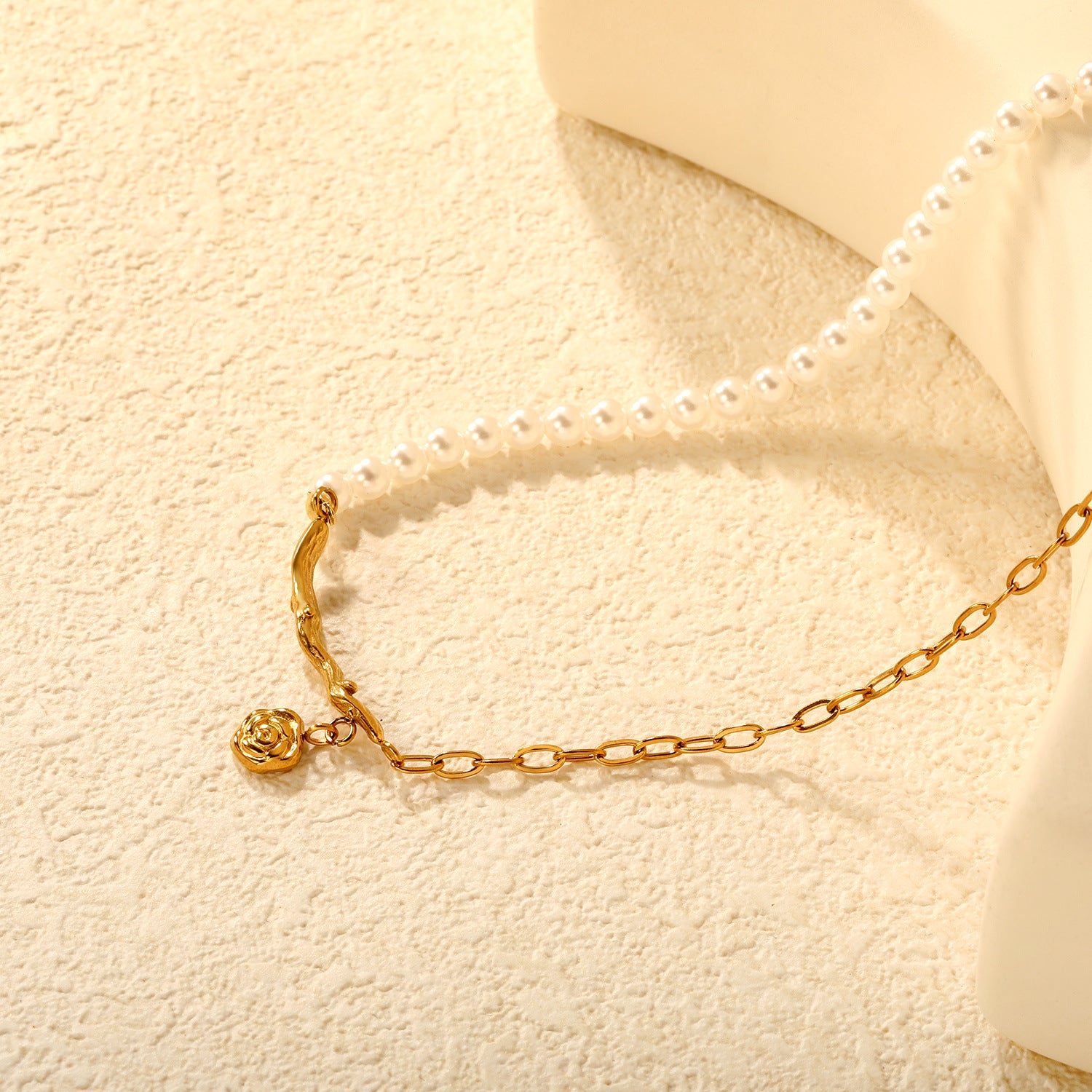 Damen Halskette mit luxuriösen Perlen und goldbeschichtetem Anhänger Shop Nory