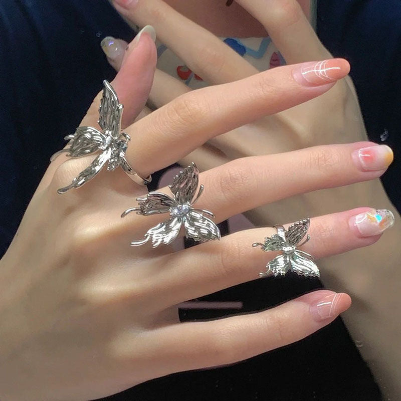 Damen Ring mit kunstvollem Schmetterlingsdesign und funkelnden Kristallakzenten Shop Nory