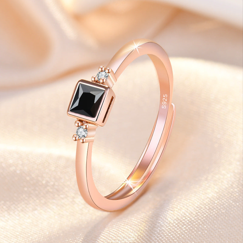 Damenring mit elegantem, quadratischem Zirkonia und funkelnden Akzenten Shop Nory