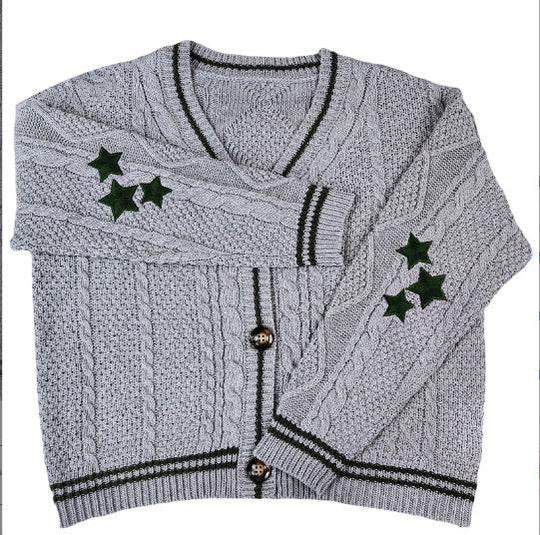 Damen Grobstrickjacke mit einzigartiger Zopfstruktur und dekorativen Sternen