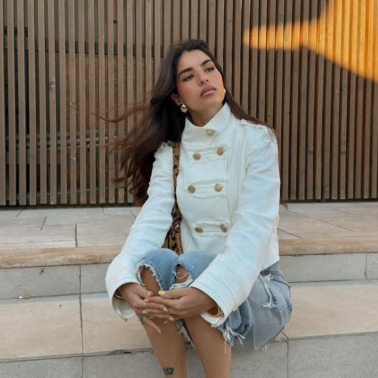 Damen Kurz geschnittener Bouclé-Blazer mit doppelreihiger Goldknopfleiste Shop Nory