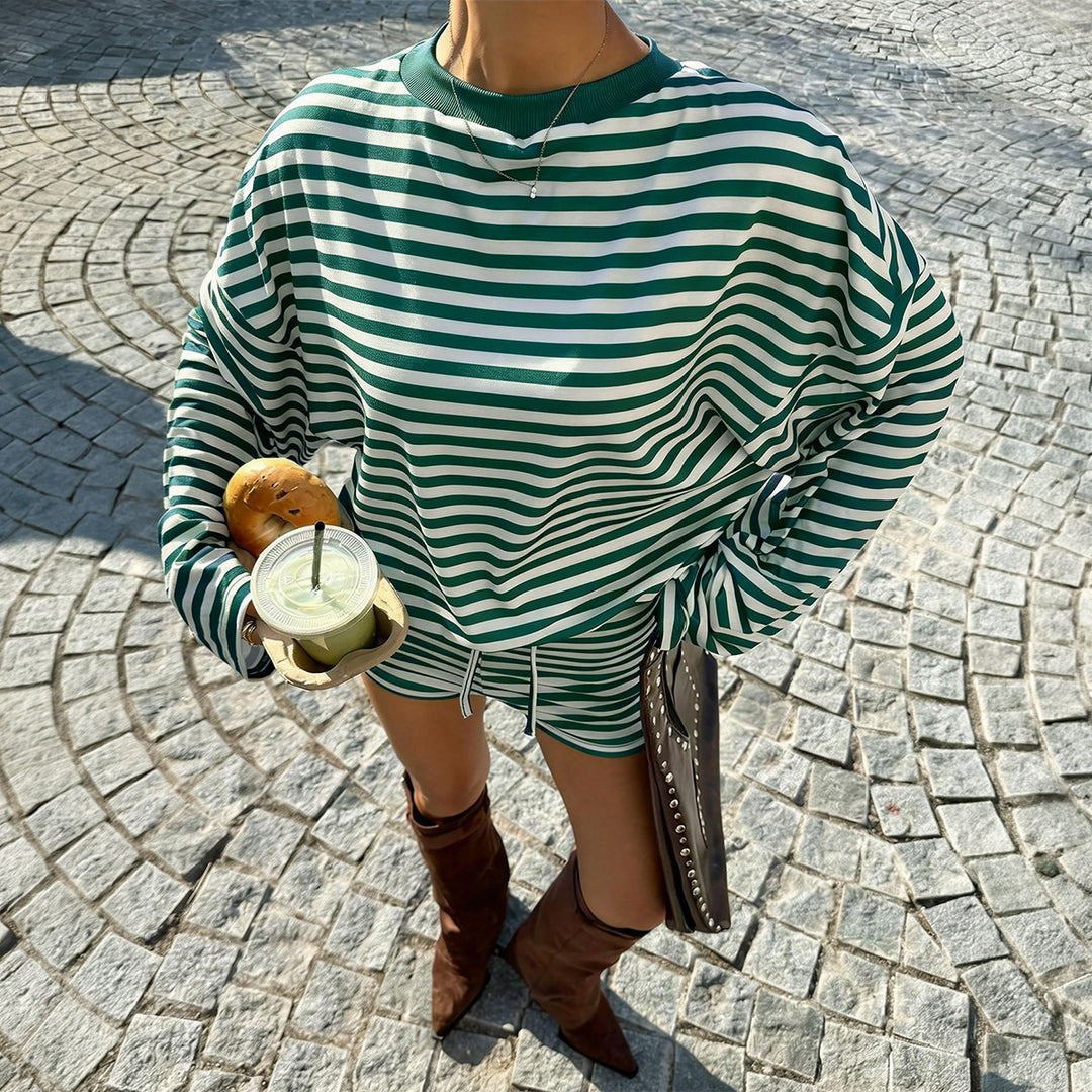 Damen nan gestreiftes Oversize-Lounge-Set mit Cropped-Sweatshirt und Kordel-Shorts Shop Nory