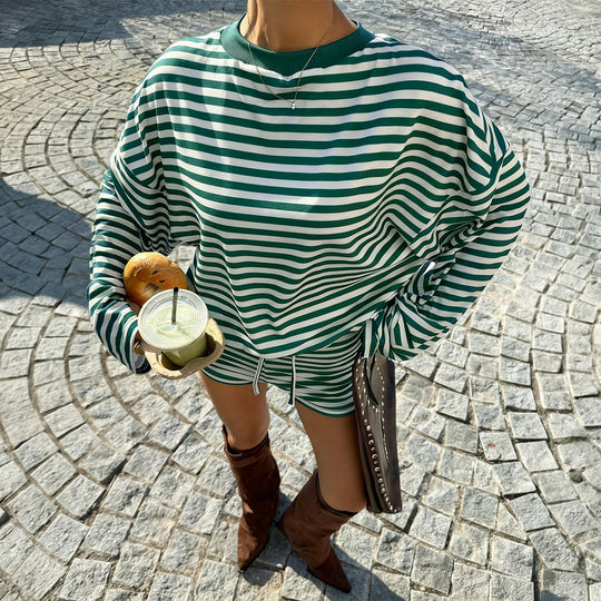Damen nan gestreiftes Oversize-Lounge-Set mit Cropped-Sweatshirt und Kordel-Shorts Shop Nory