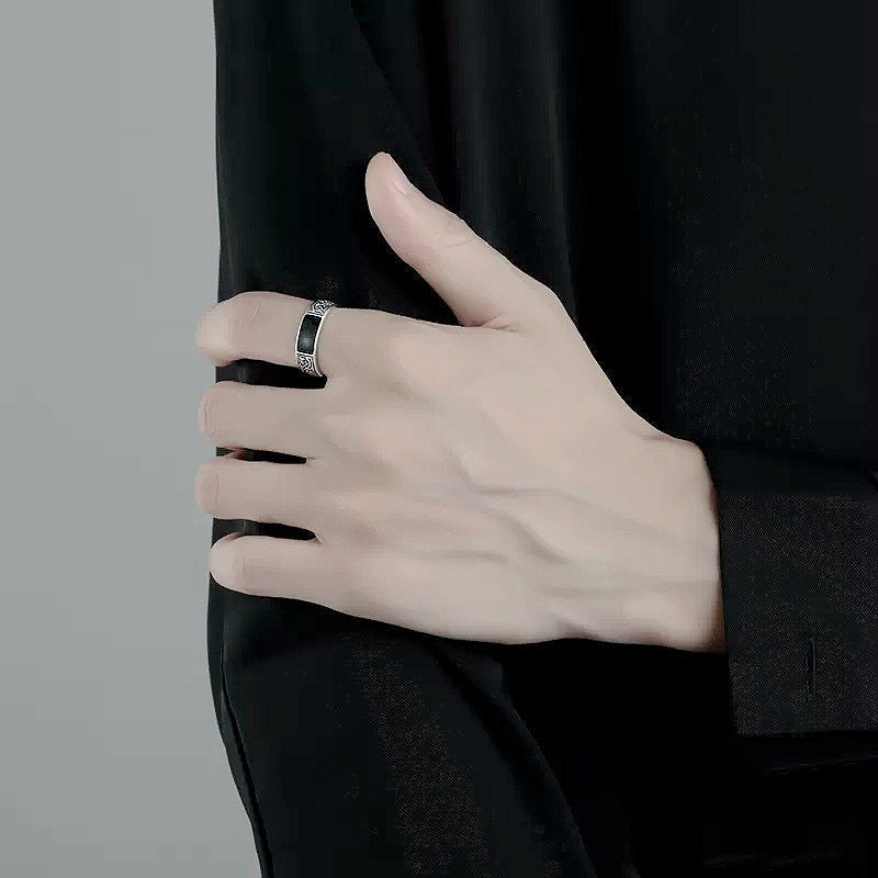Herren Ring mit kunstvollem, graviertem Design und schwarzer Keramikeinlage Shop Nory