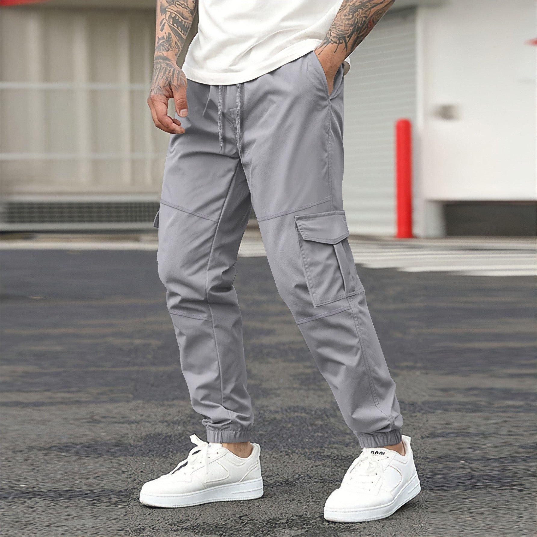 Herren Cargo-Jogginghose mit elastischem Bund und praktischen Cargotaschen
