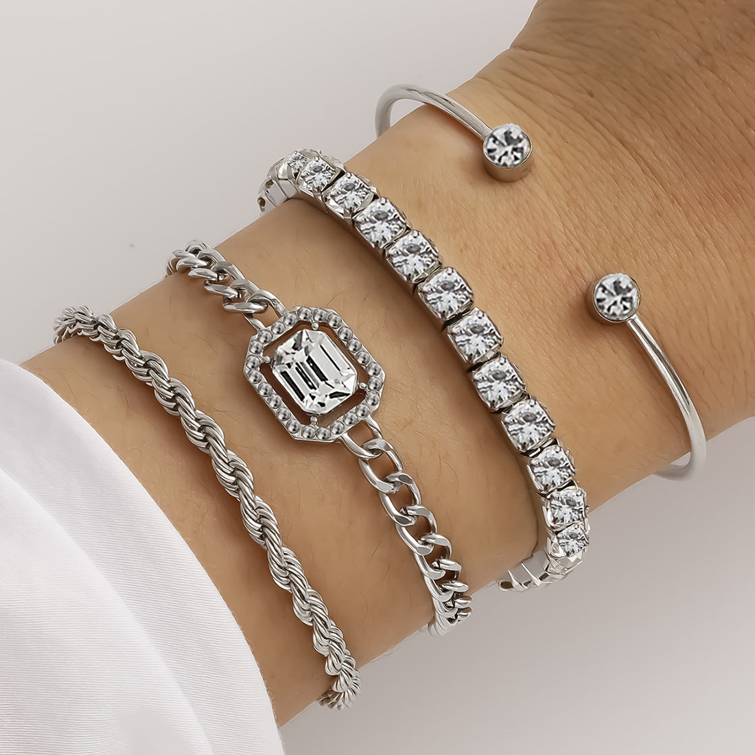 Damen Armband-Set mit funkelnden Kristallen und elegantem Design Shop Nory