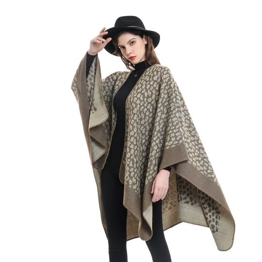 Damen Wollmix-Ruana mit tonigem Leopardenjacquard und kastigem Kimono-Fall Shop Nory