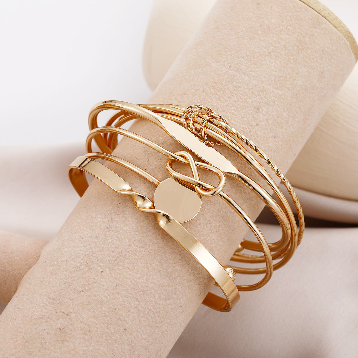 Damen Armreif-Set mit elegantem, strukturiertem Design Shop Nory