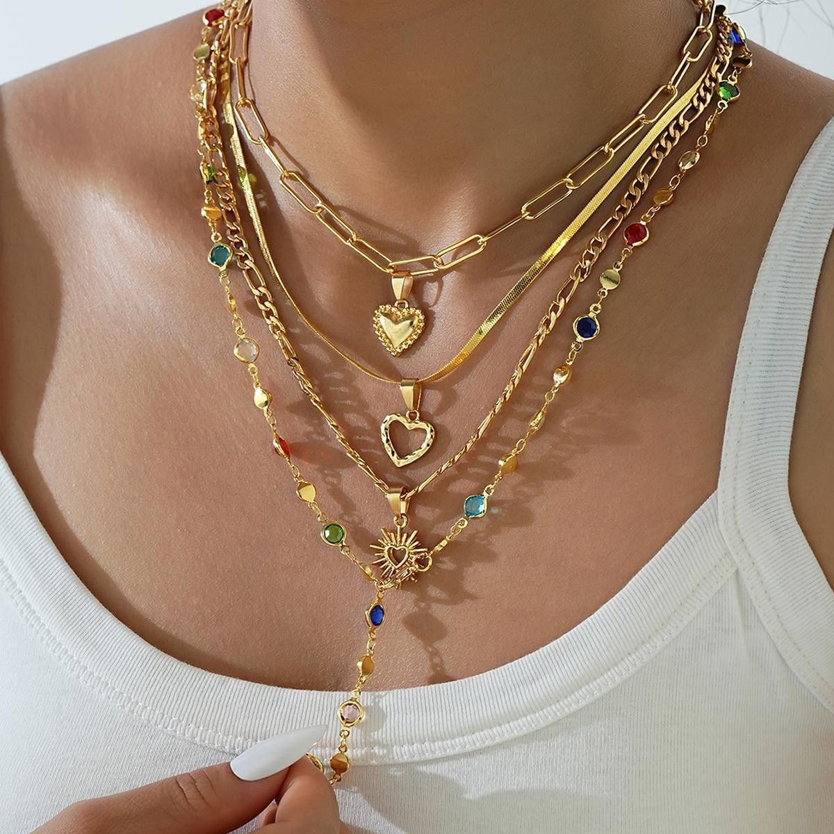 Damen mehrlagige Statement-Halskette mit bunten Edelsteinen und filigranem Kreuzanhänger Shop Nory