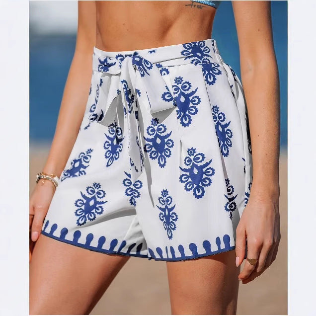 Damen Sommerliche Chino-Shorts mit Bindegürtel
