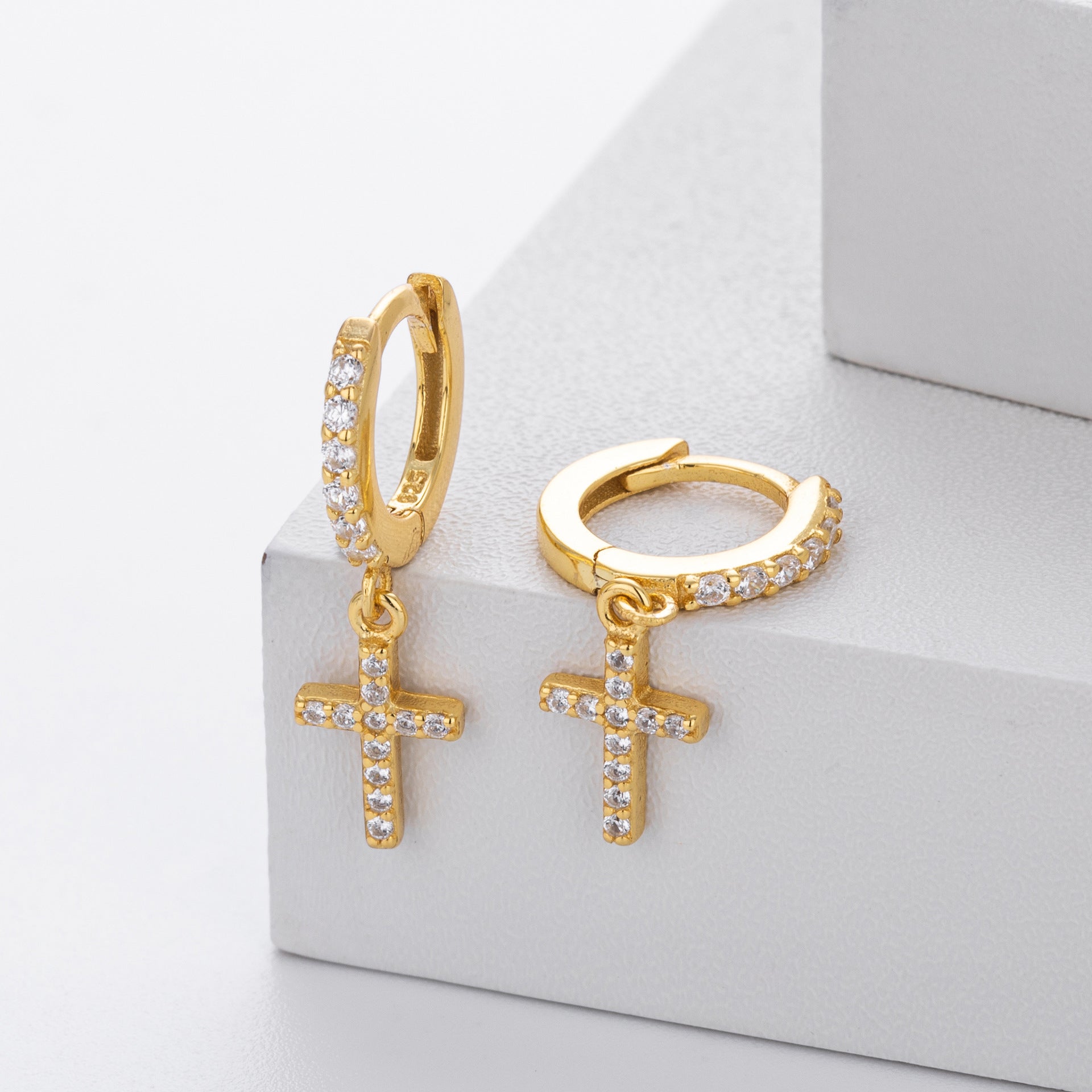 Damen Ohrhänger mit funkelndem Kreuzanhänger aus hochwertigem 925 Sterling Silber Shop Nory