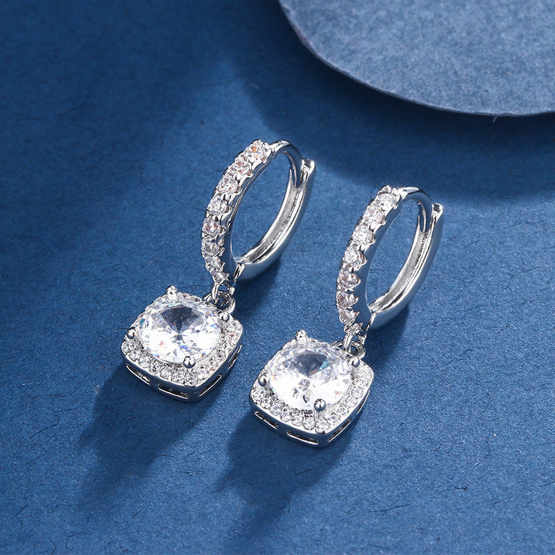 Damen Elegante Ohrringe mit funkelnden Zirkonia und quadratischen Anhängern Shop Nory