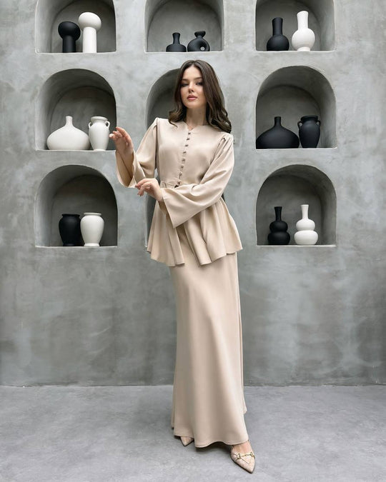 Damen Elegantes Kleid mit Rüschendetails und Knopfleiste