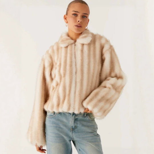 Damen Kurzjacke aus luxuriösem Hochflor-Kunstpelz mit Reißverschluss und voluminösen Ärmeln Shop Nory