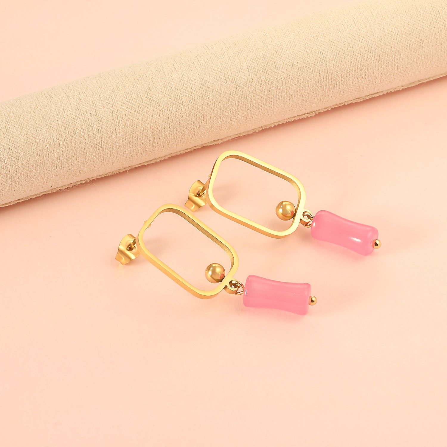 Damen Hängende Ohrstecker mit modernem, rechteckigem Design und buntem Kristallanhänger Shop Nory