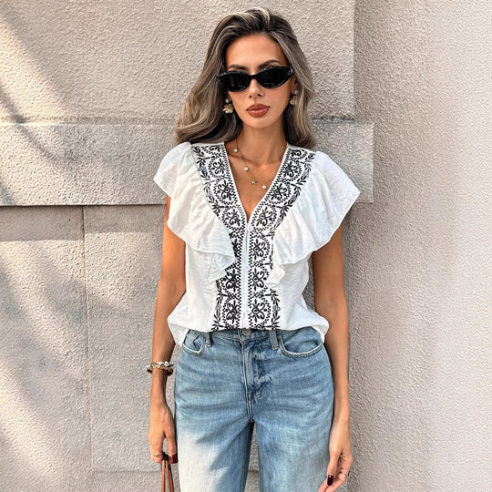 Damen Stickerei-Bluse mit V‑Ausschnitt, Knopfleiste und Volantärmeln Shop Nory