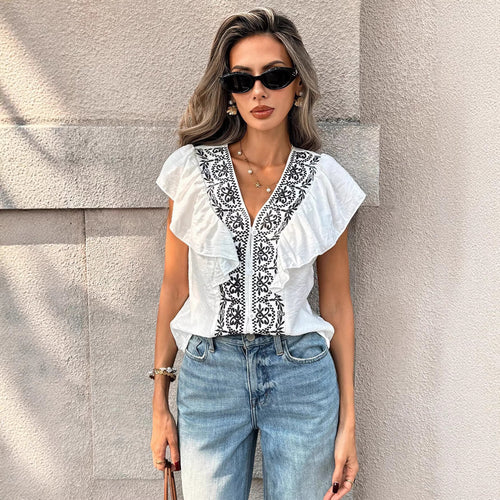 Damen Stickerei-Bluse mit V‑Ausschnitt, Knopfleiste und Volantärmeln Shop Nory