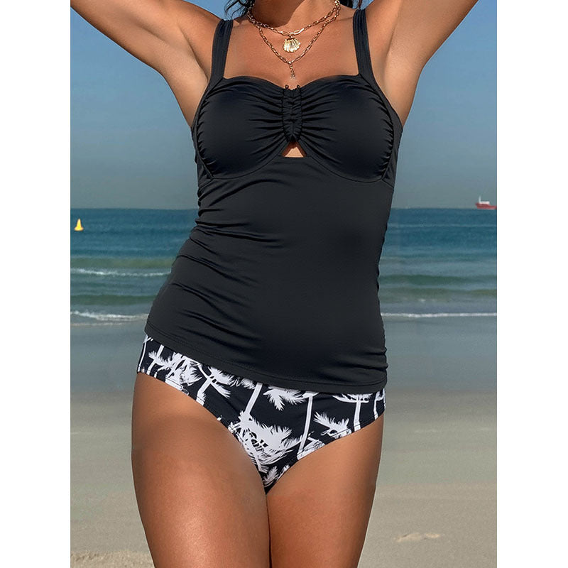 Damen tankini mit raffinierten Rüschendetails und tropischem Druck