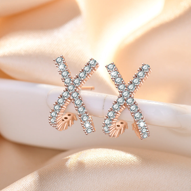 Damen Funkelnde Ohrstecker mit X-Design und Zirkonia-Akzenten Shop Nory