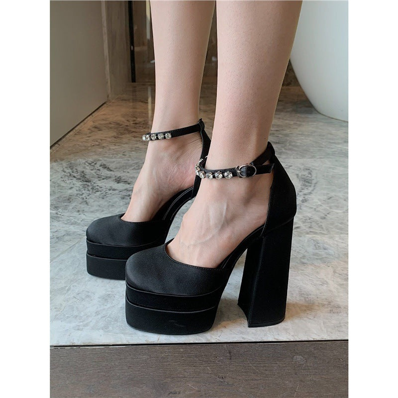 Damen Plateau-Pumps mit elegantem Plateau und goldenen Details Shopnory