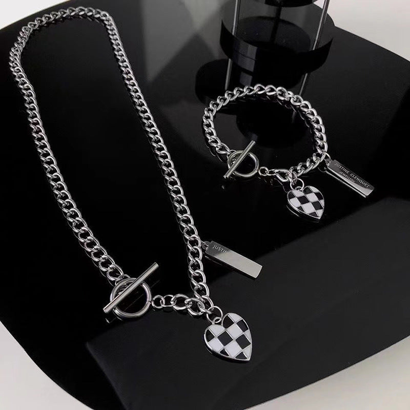 Damen elegant gestaltete Kettenhalskette mit Herz- und Stabanhänger Shop Nory