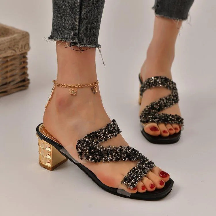 Sandalen mit Absätzen und Pailletten