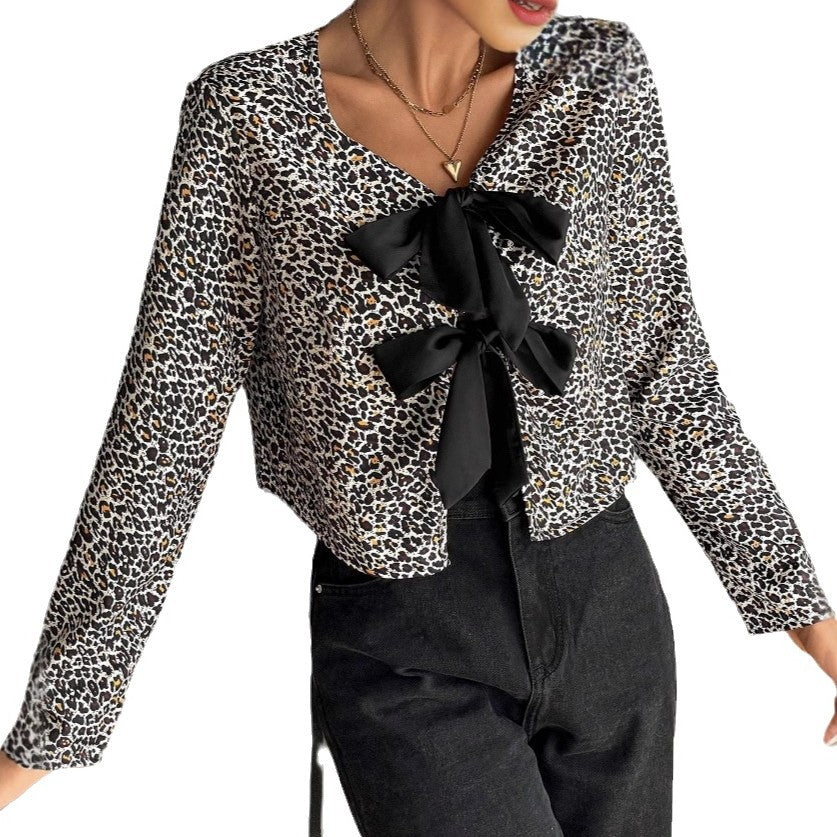Damen Kurzbluse mit Leo-Print, V‑Ausschnitt und dekorativen Zierschleifen Shop Nory