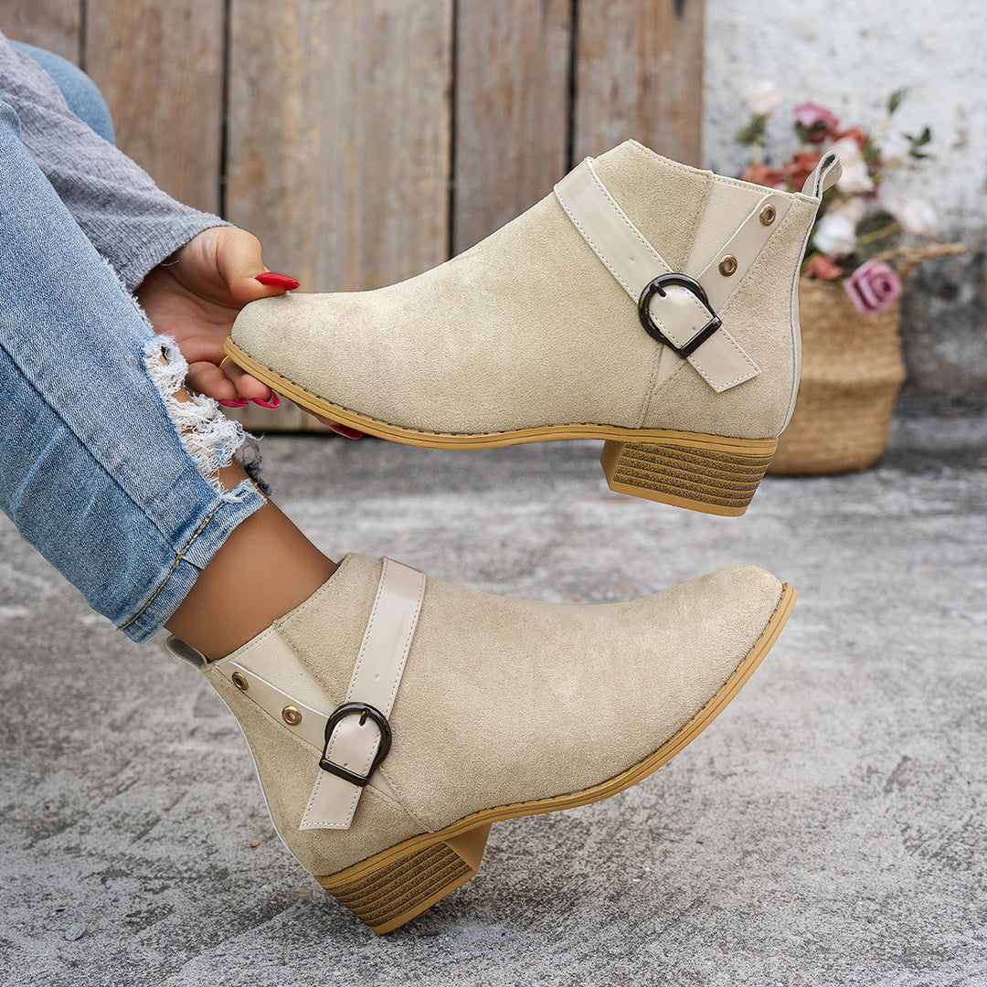 Damen Kurzschaft-Stiefelette aus Wildlederoptik mit seitlichem Reißverschluss und Ziergurt Shop Nory