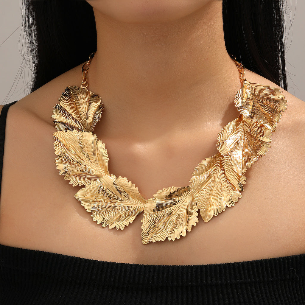 Damen Statement-Halskette mit herzförmigem Design und glänzendem Finish Shop Nory
