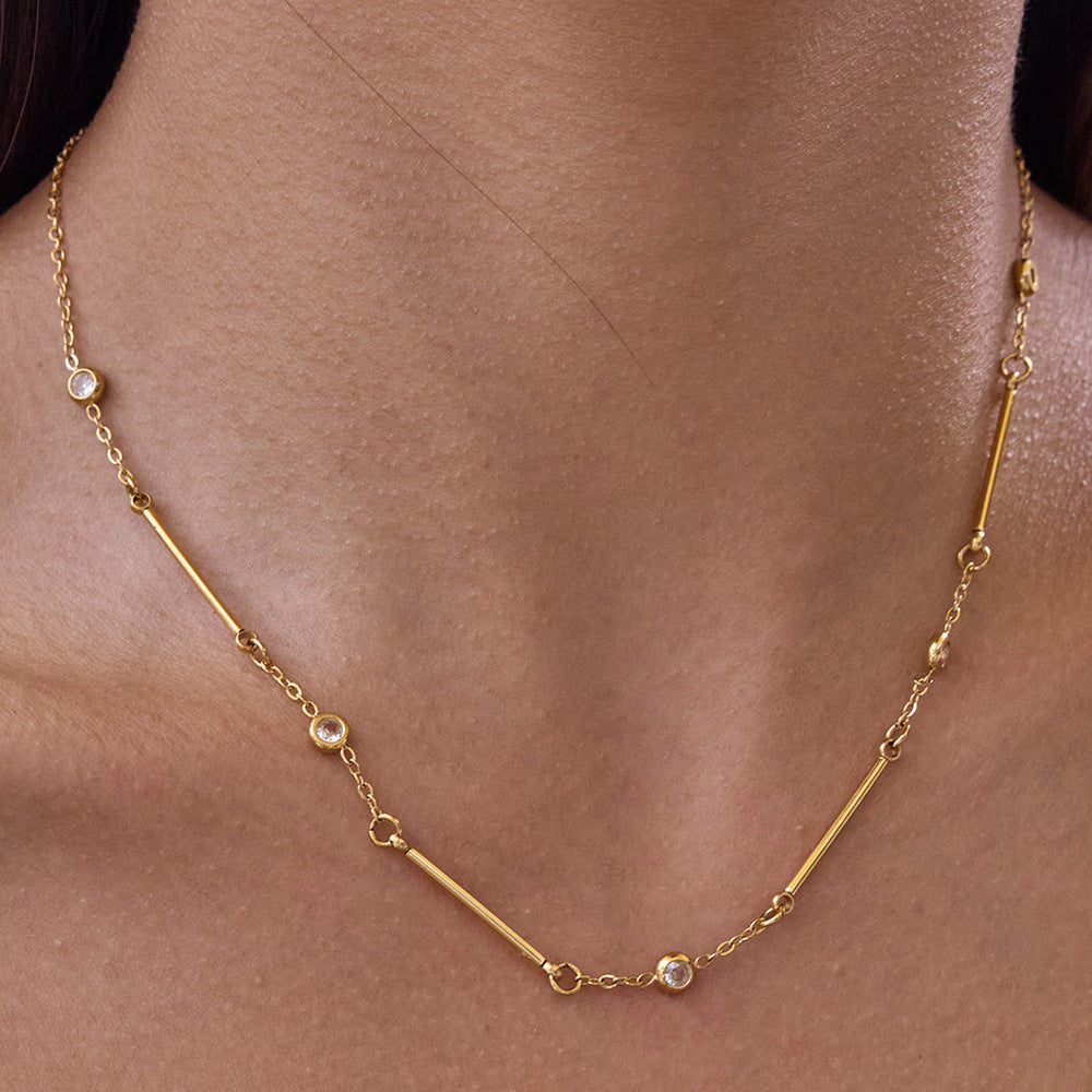 Damen Edelstahl Halskette mit funkelnden Zirkonia-Anhängern und wasserfestem Design Shop Nory