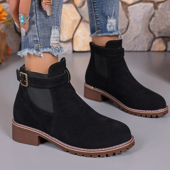 Damen Wildleder-Optik Chelsea-Stiefelette mit dekorativem Schnallenriemen, elastischem Einsatz und grober Profilsohle Shop Nory