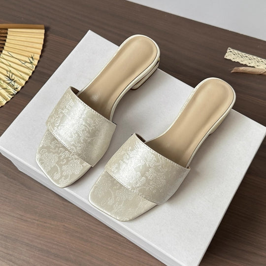 Damen Bestickte Brokat‑Mules mit quadratischer Zehenpartie und niedrigem geformtem Blockabsatz Shop Nory