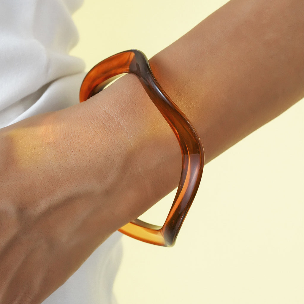 Damenarmband mit elegantem geschwungenem Design Shop Nory