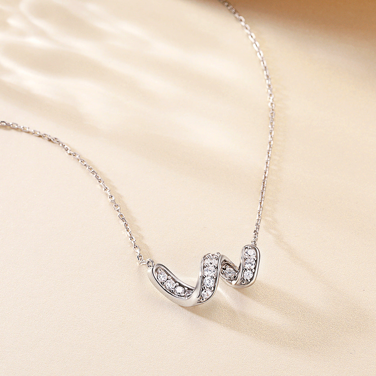 Damen elegante Wellen-Halskette mit Zirkonia-Besatz Shop Nory