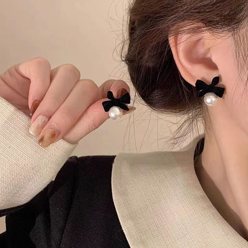 Damen Ohrstecker mit eleganten Schleifen und Perlenakzenten Shop Nory