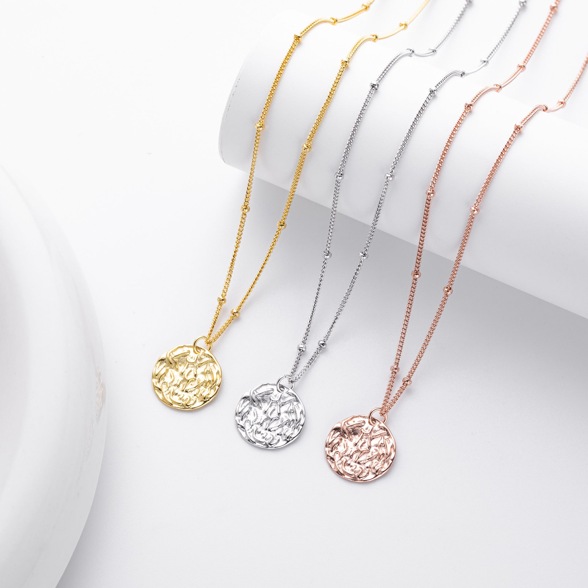 Damen Halskette mit graviertem Medaillonanhänger Shop Nory