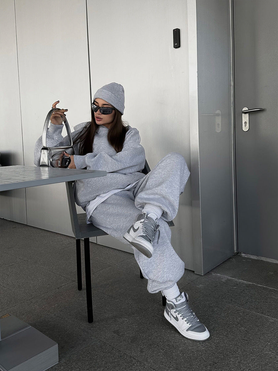 Damen urbanes Oversize-Lounge-Set mit Kapuzenpullover, locker geschnittener High-Waist-Jogginghose und passender Mütze Shop Nory