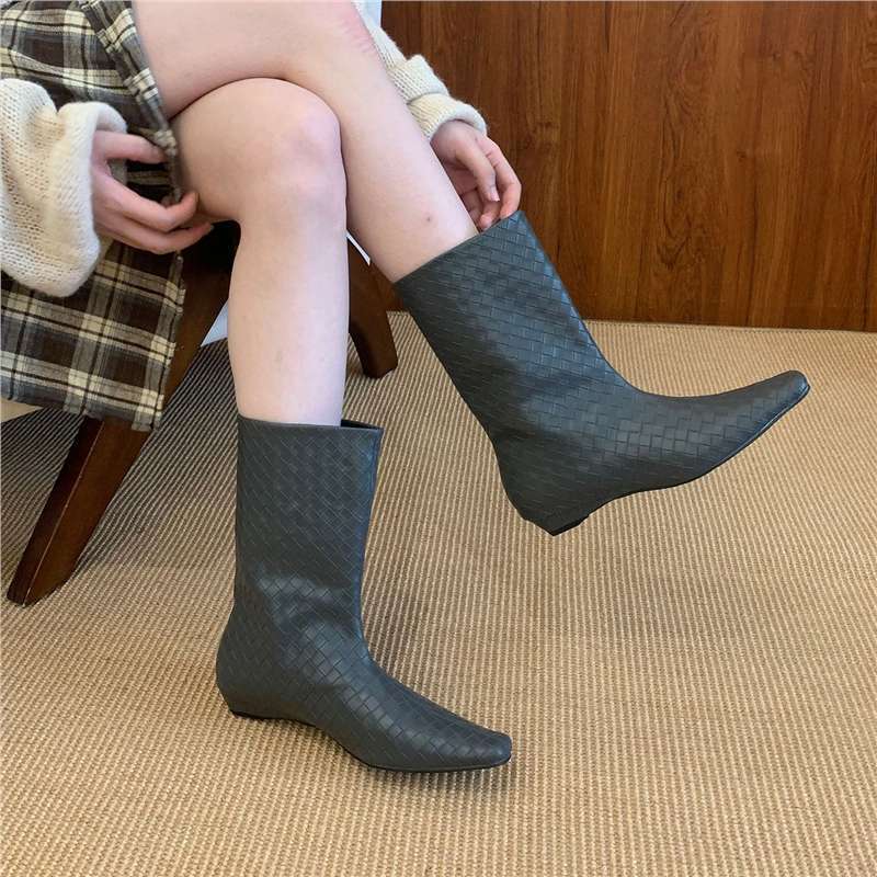 Damen Geflochtene halbhohe Stiefel mit spitzer Zehenform und flachem Blockabsatz Shop Nory