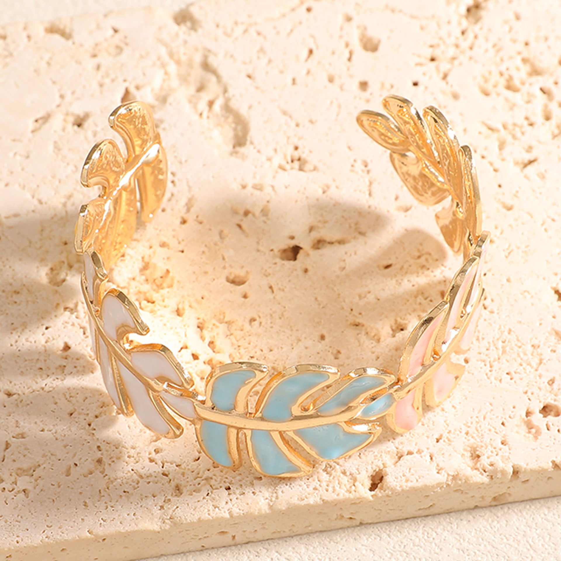 Damen Offener Armreif im eleganten Blätterdesign Shop Nory