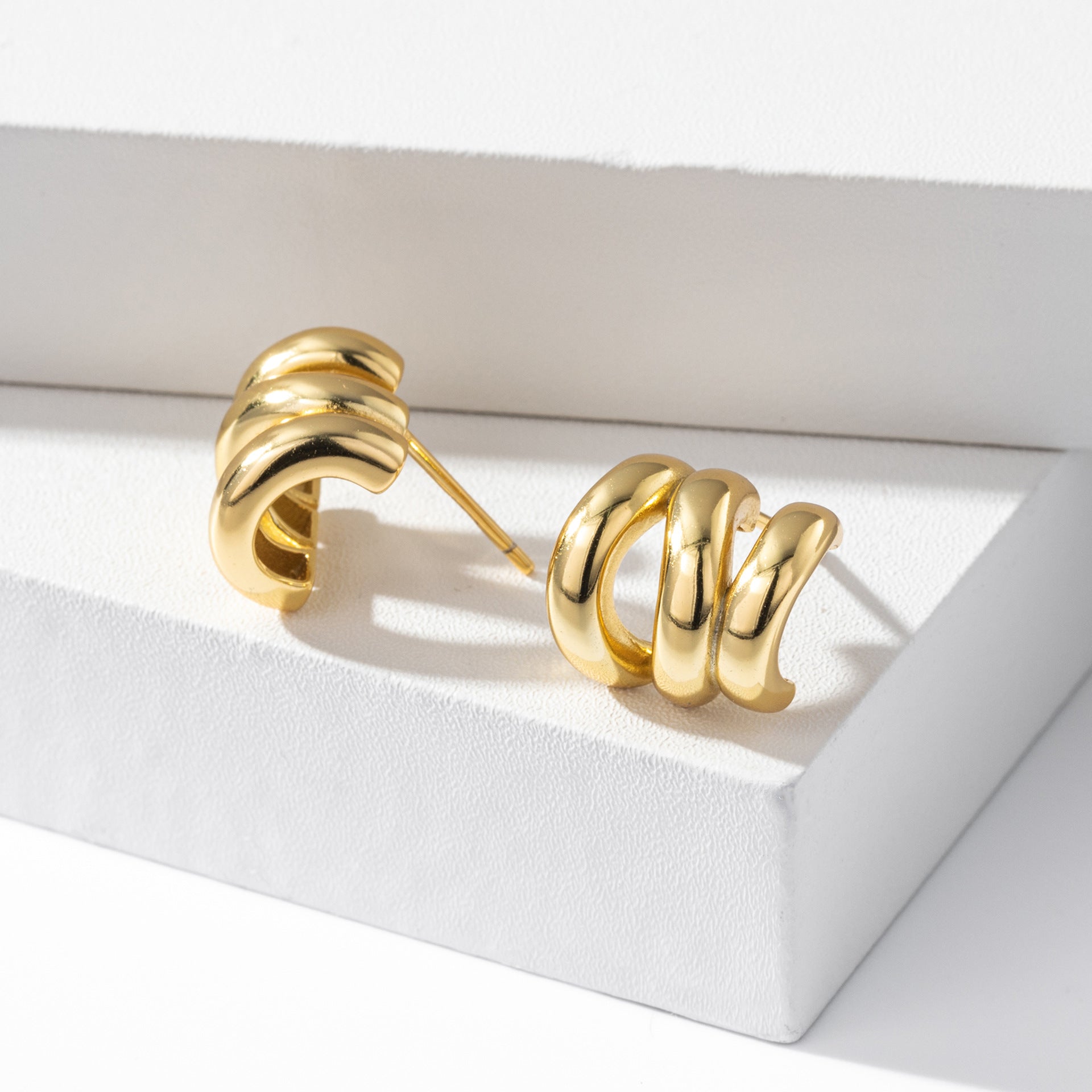 Damen Ohrhänger im eleganten, geschwungenen Design aus hochwertigem 925 Sterling Silber Shop Nory
