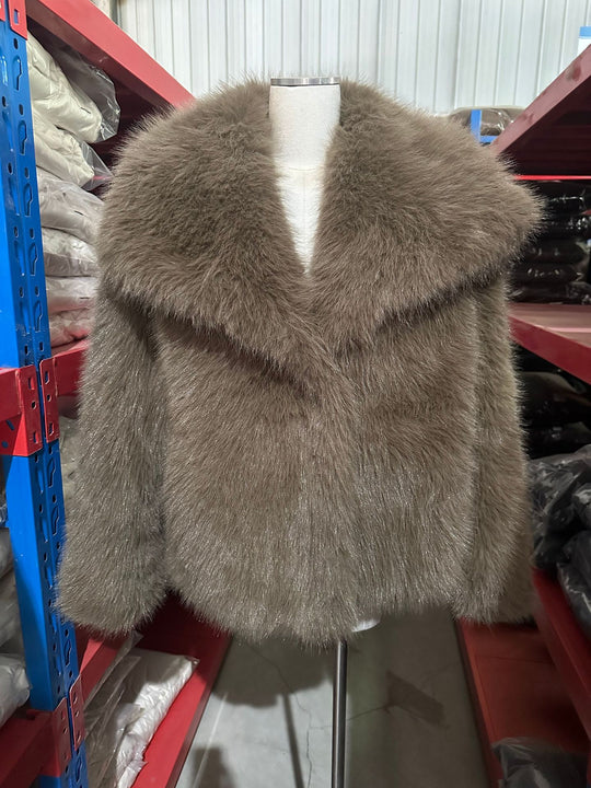 Damen Kurzbolero im Boxy-Cut aus veganem Shaggy-Kunstpelz mit XXL-Schalkragen Shop Nory