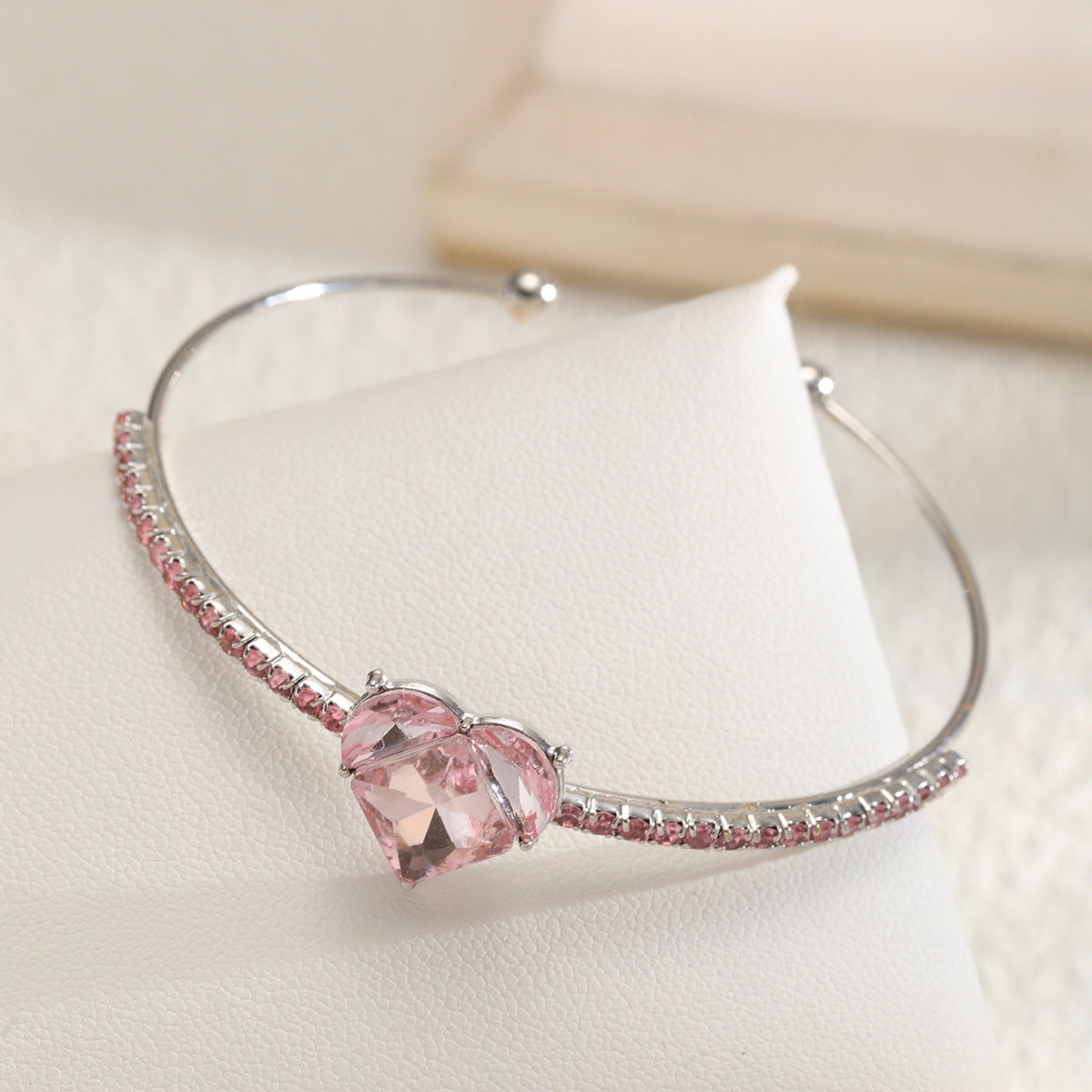 Damen trendiger Armreif mit funkelndem Herzen Shop Nory