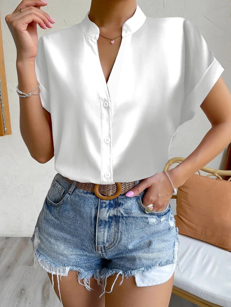 Damen Elegante Kurzarmbluse mit Stehkragen und subtilen Knopfdetails