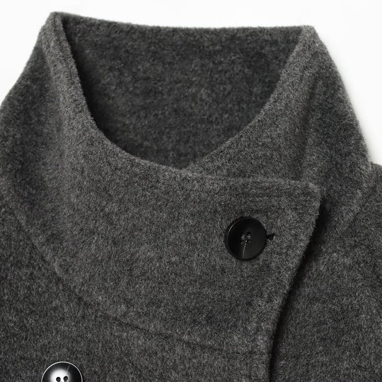 Damen Kurz-Caban mit Doppelreihe, hohem Stehkragen, Schulterpatten und verstellbaren Manschetten Shop Nory